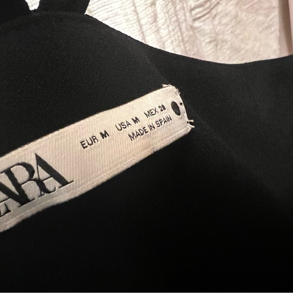 Elegant black dress. An absolute essential. Thick fabric. - Picture 5 of 5